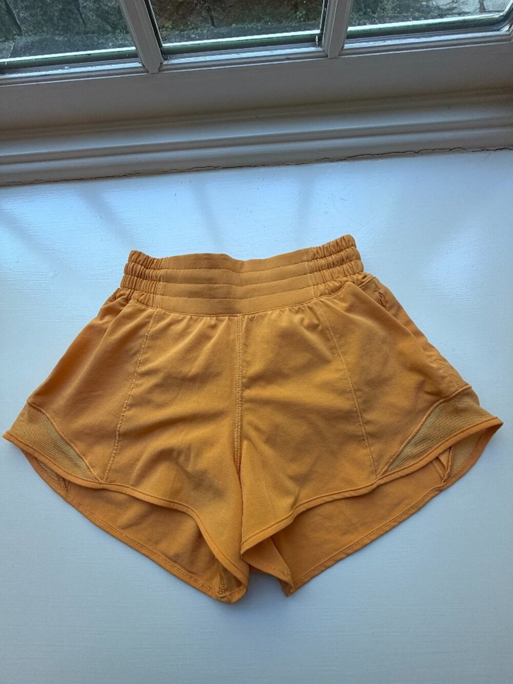 Lululemon Hottie Hot Low-Rise Shorts 2.5